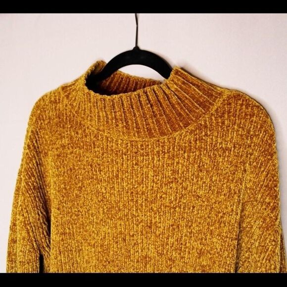 Mustard Yellow Chenille Oversized Sweater - Picture 3 of 4